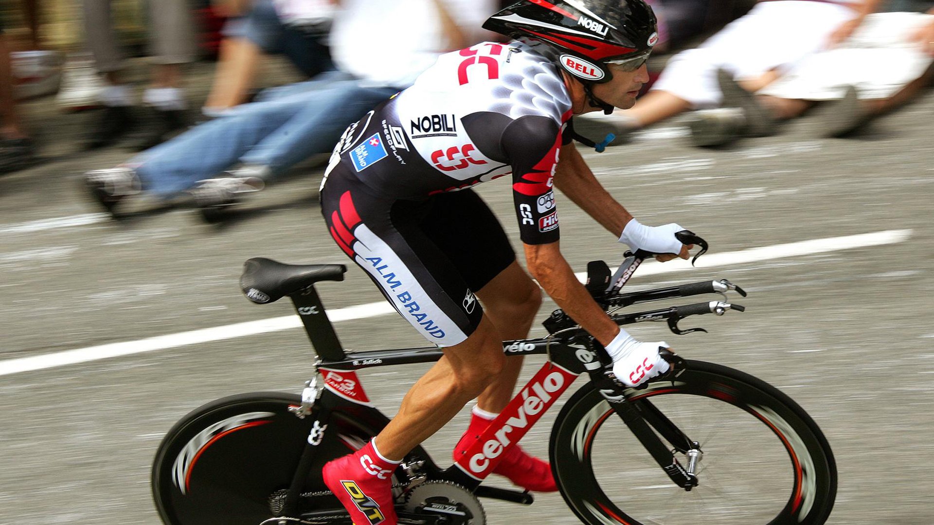 西班牙队不断突破!,德罗巴连续十二场比赛得分超过比赛局势复杂赛场气氛高涨